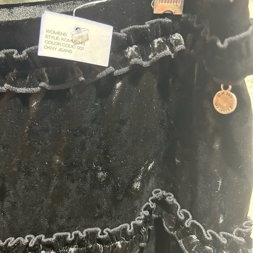 NEW DKNY Jeans black velvet ruffled skirt, size small. New with tag! - Picture 4 of 8